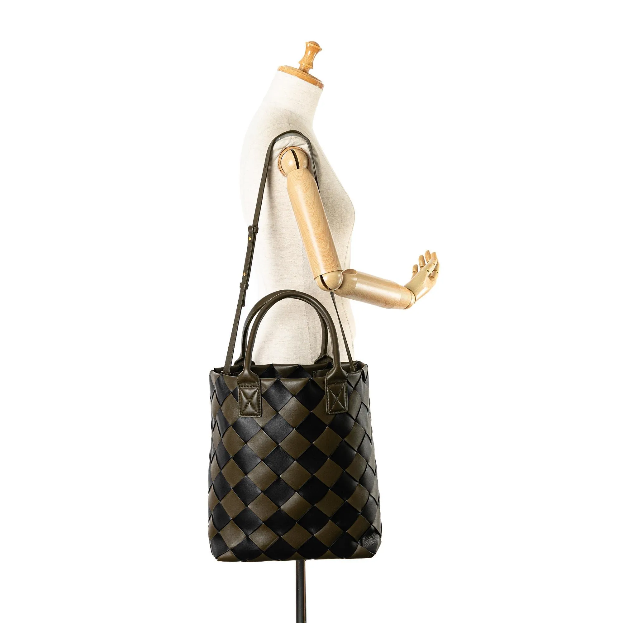 Bottega Veneta Intrecciato Maxi Cabat 30 Satchel (SHG-P7LX5h)