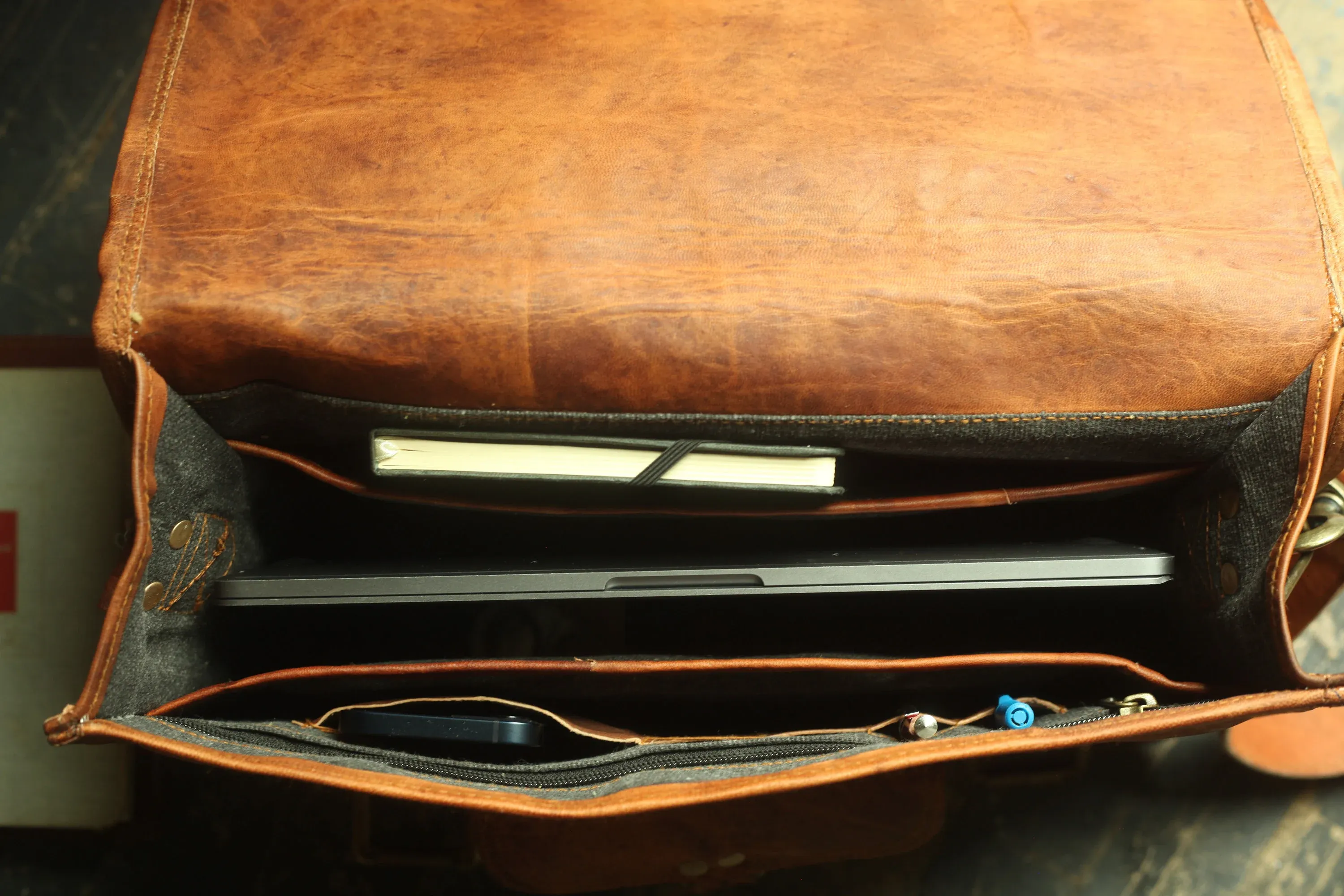 Elegant Leather Messenger Bag | Premium Quality, Sleek Design for Professionals